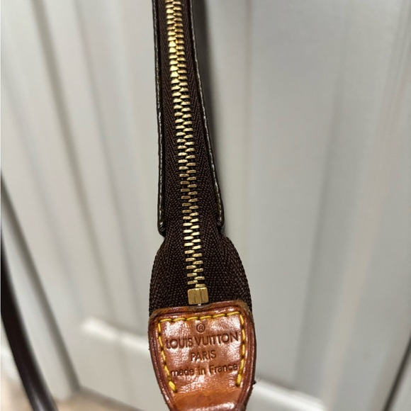 Louis Vuitton Pochette Monogram - Picture 3 of 7